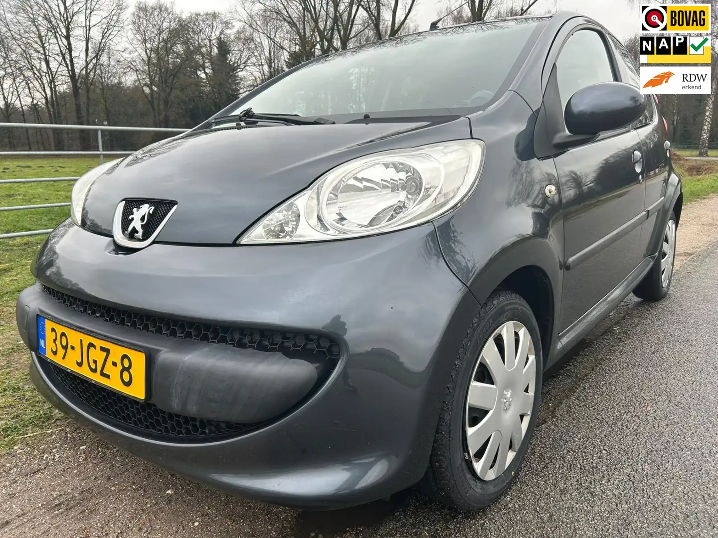 Peugeot 107 1.0-12V XS 4 nieuwe banden airco Grau - 1