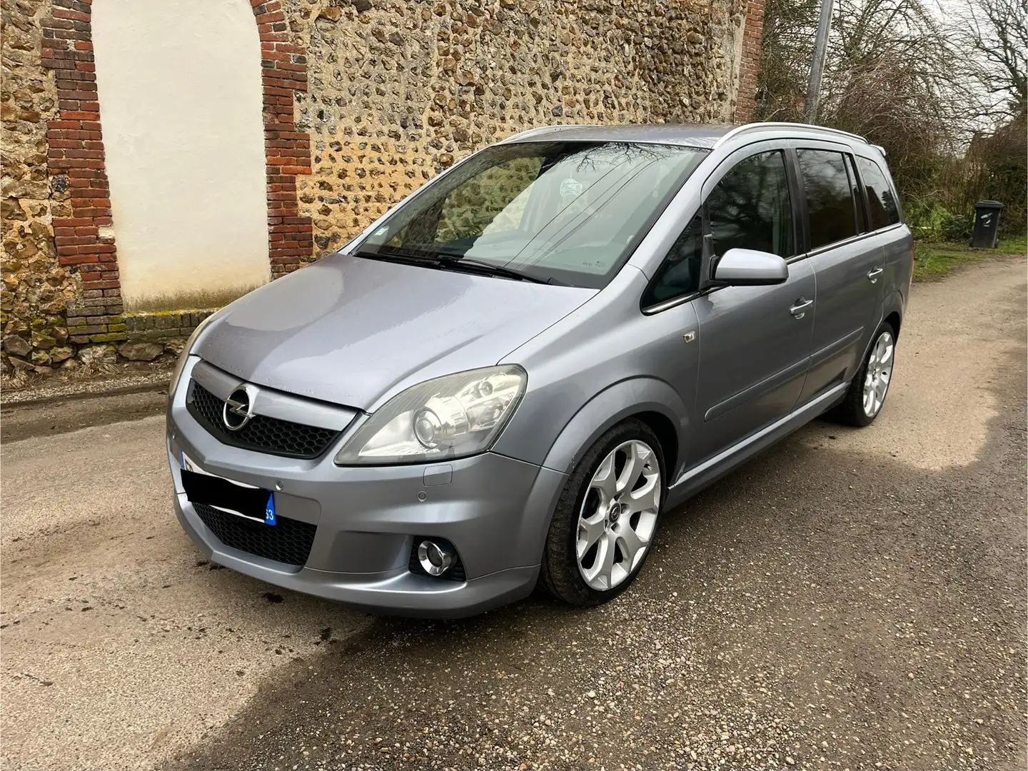 Opel Zafira 2.0 - 240 ch Turbo OPC - 1