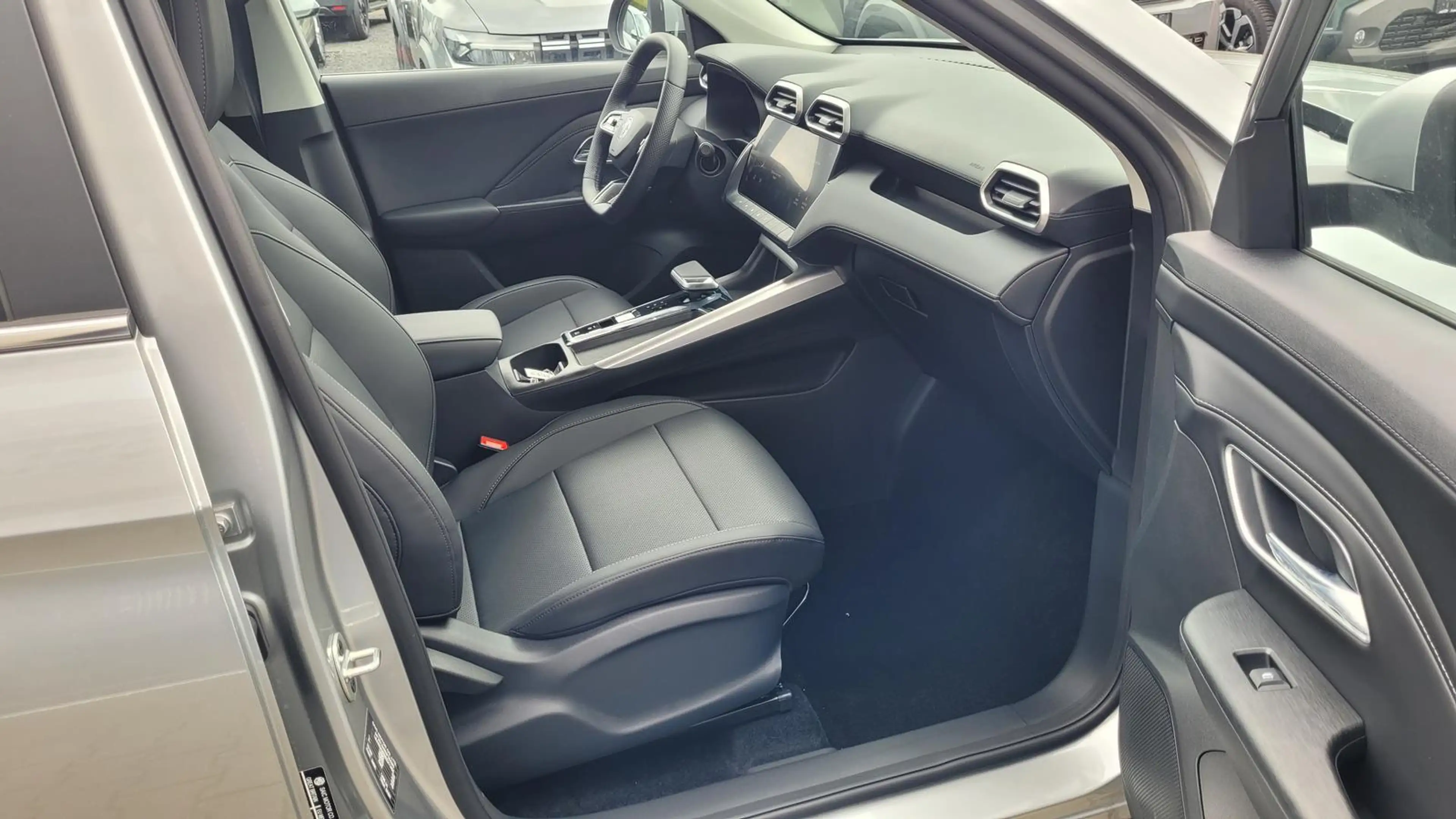 MG ZS 1.5 Hybrid+ 145 kW Luxury AT Luxury+Navi+SHZ+Ka... — photo 10