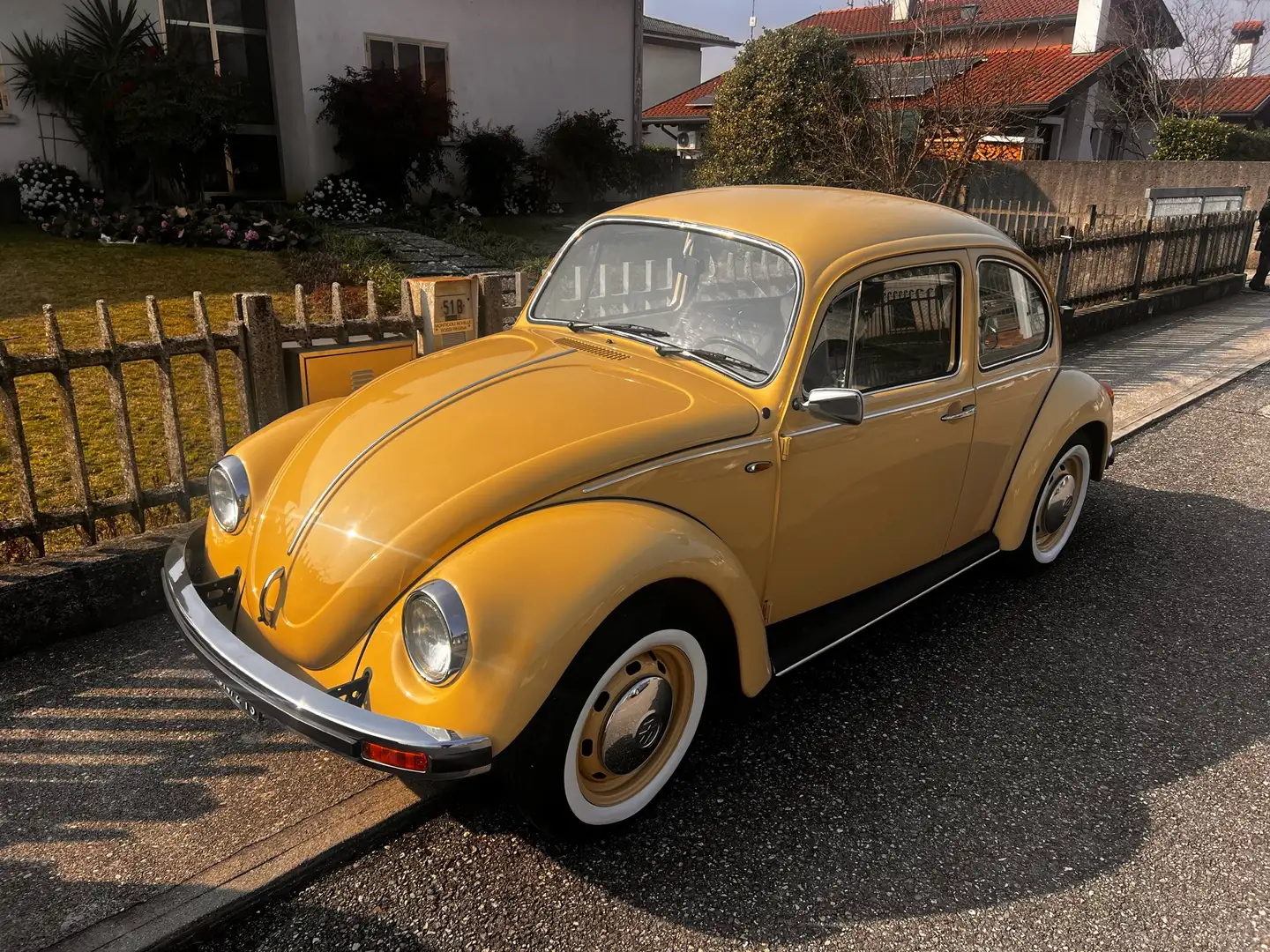 Volkswagen Maggiolino Yellow - 1