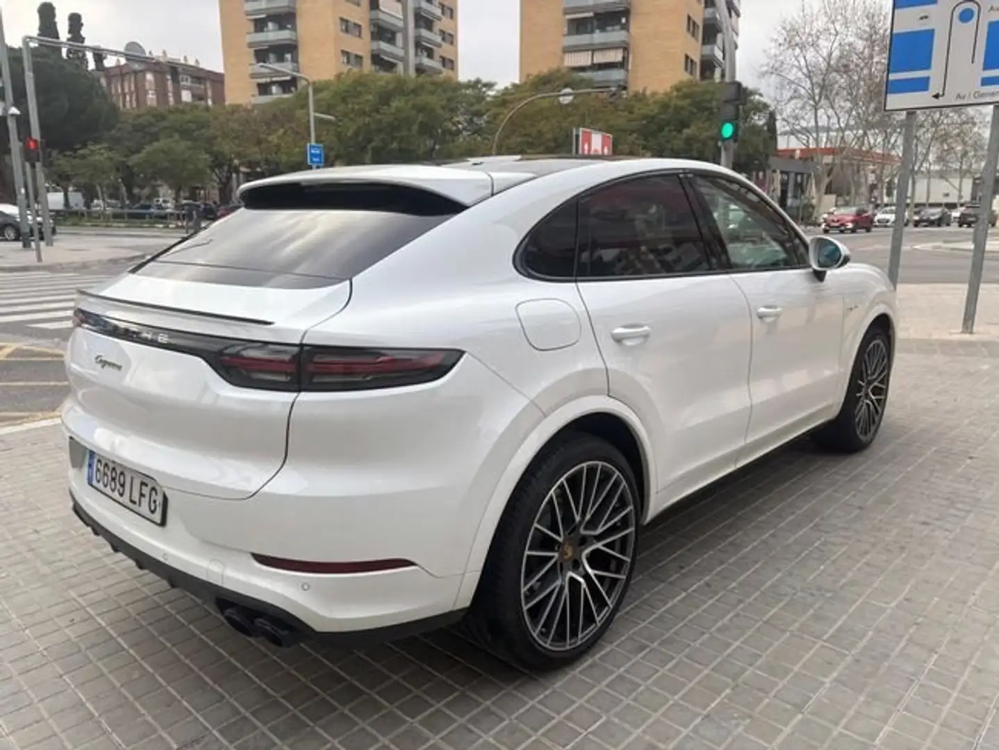 Porsche Cayenne E-Hybrid Coupé Aut. Blanc - 2