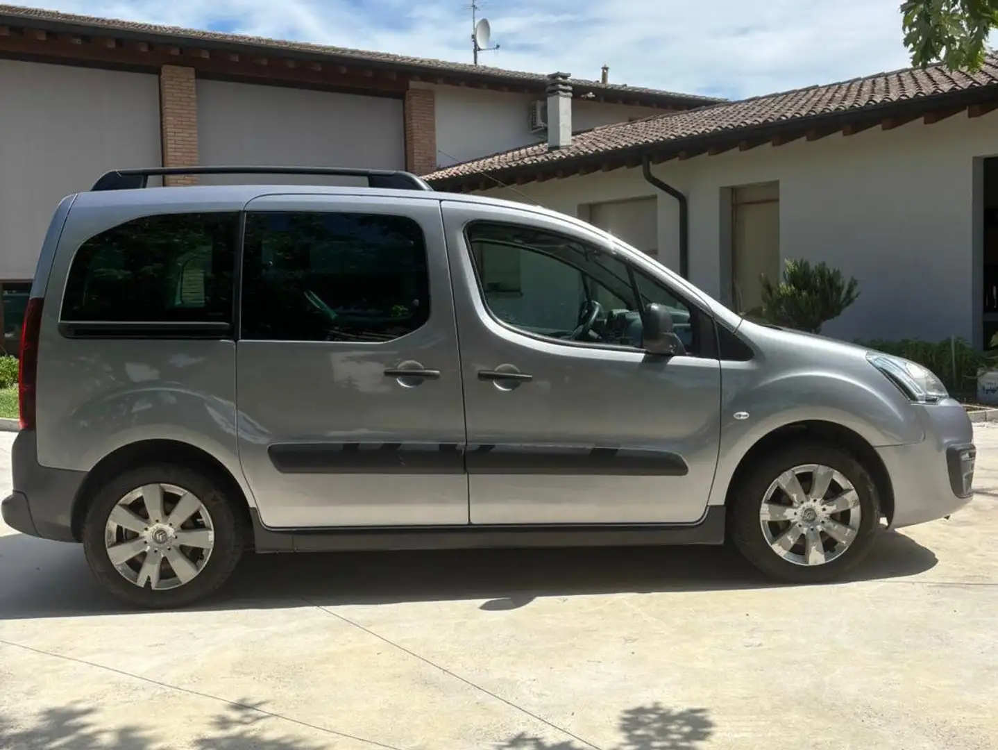 Citroen Berlingo Berlingo Multispace 1.6 bluehdi Xtr 100cv Grigio - 2