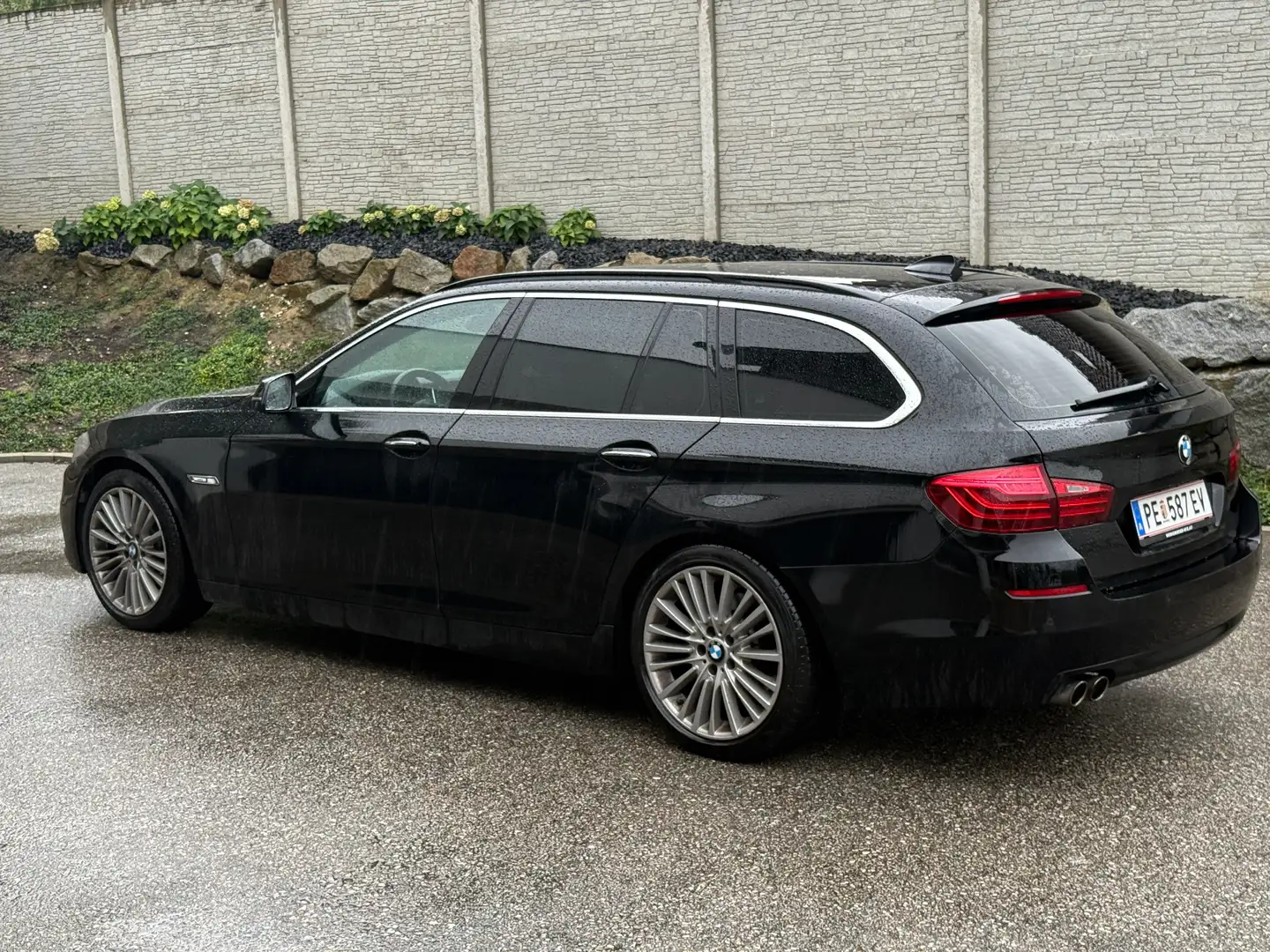 BMW 518 518d Touring Luxury Line Schwarz - 1