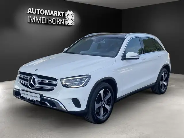 Mercedes-Benz GLC view 4