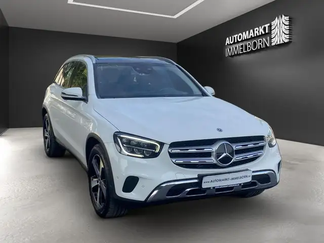 Mercedes-Benz GLC view 2