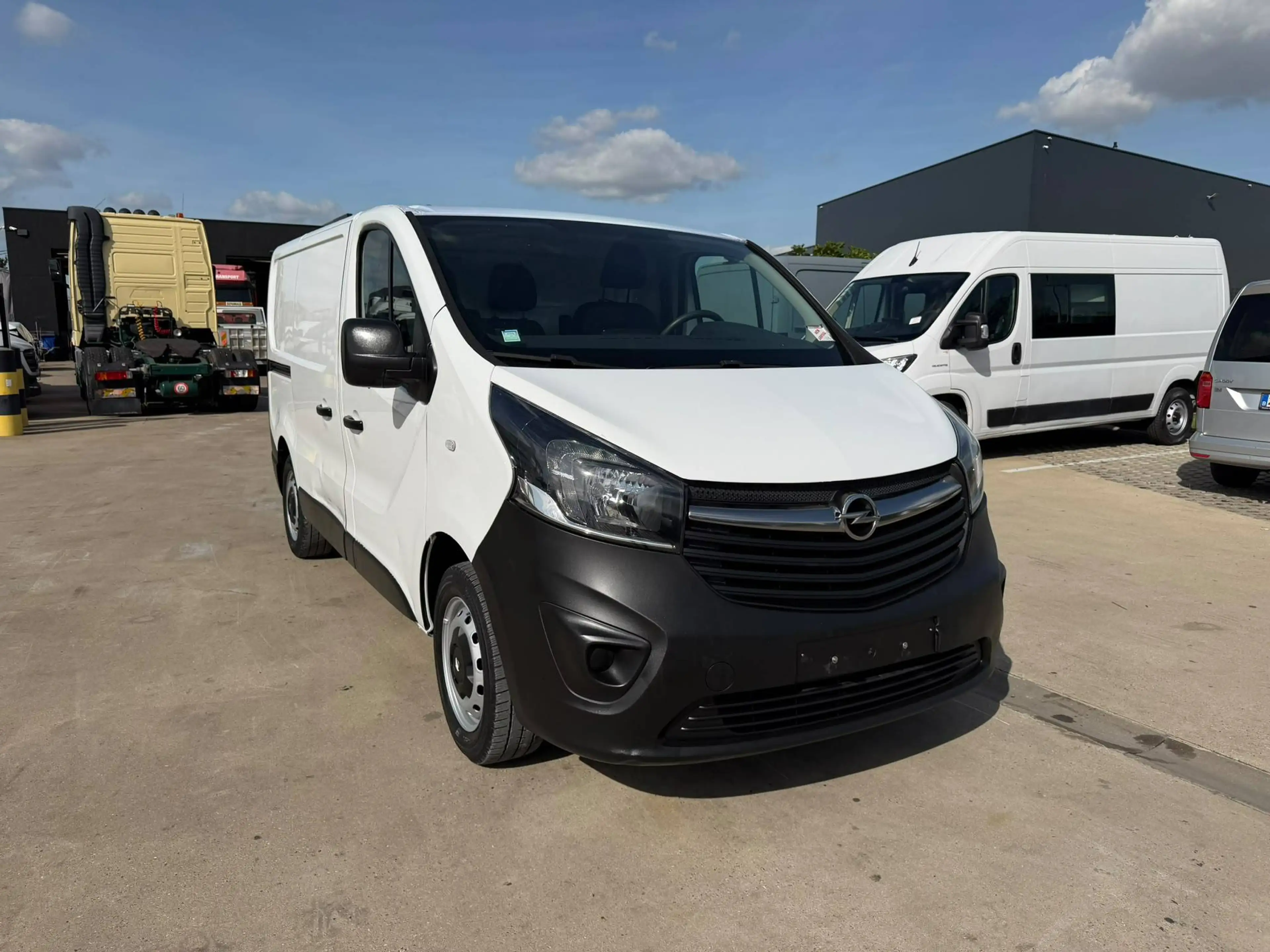 Opel Vivaro (Stock ID 05674)