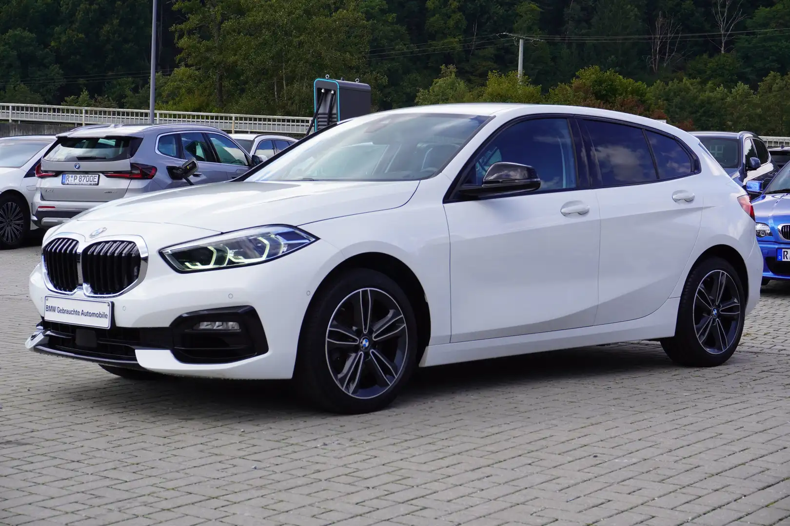 BMW 118 i Sport Line Automatik Kamera Navi LED DAB Sportsi Weiß - 1