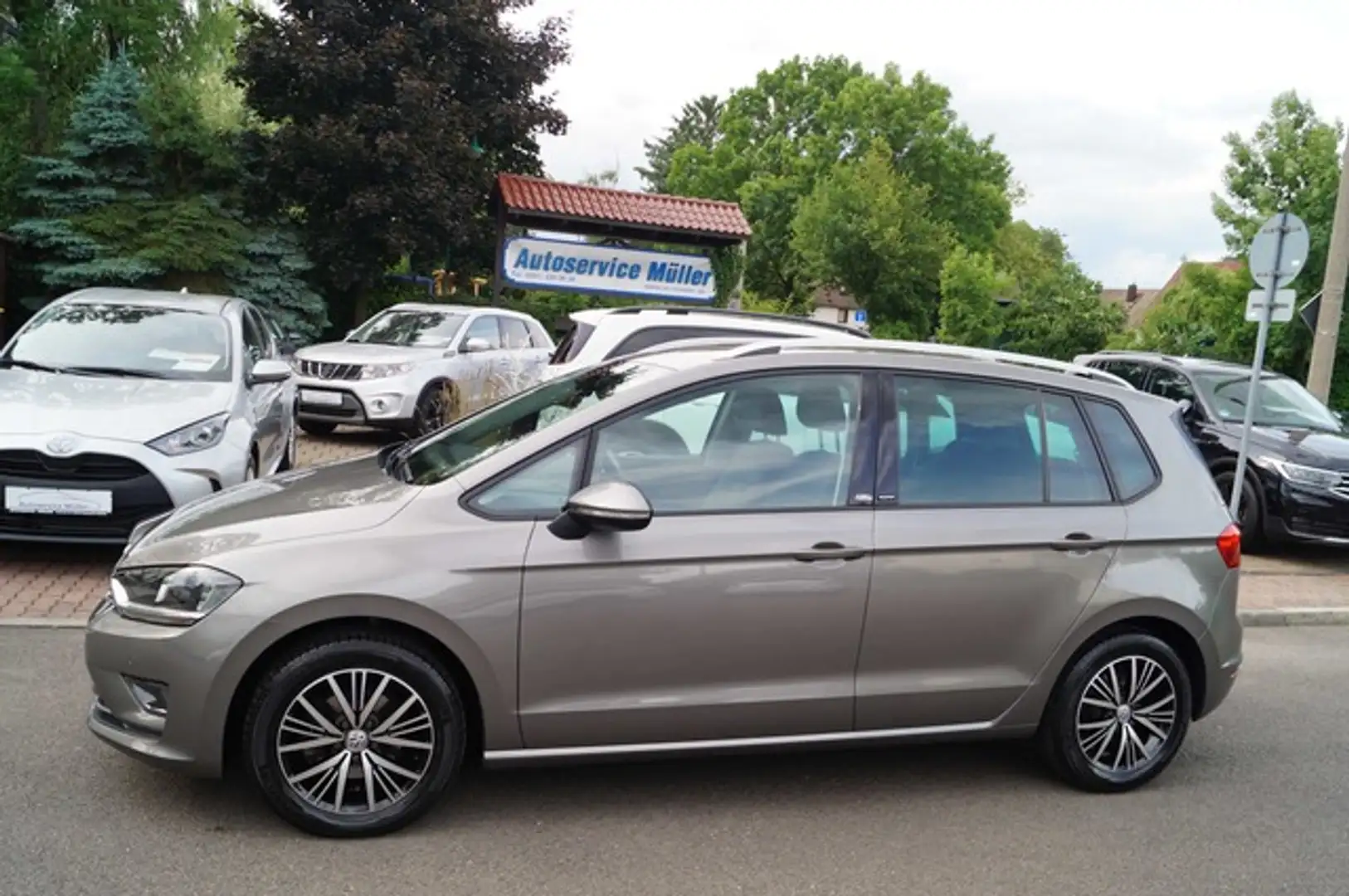 Volkswagen Golf Sportsvan VII 81kw Klima-PDC-Sitzh.-Navi-WR - 2