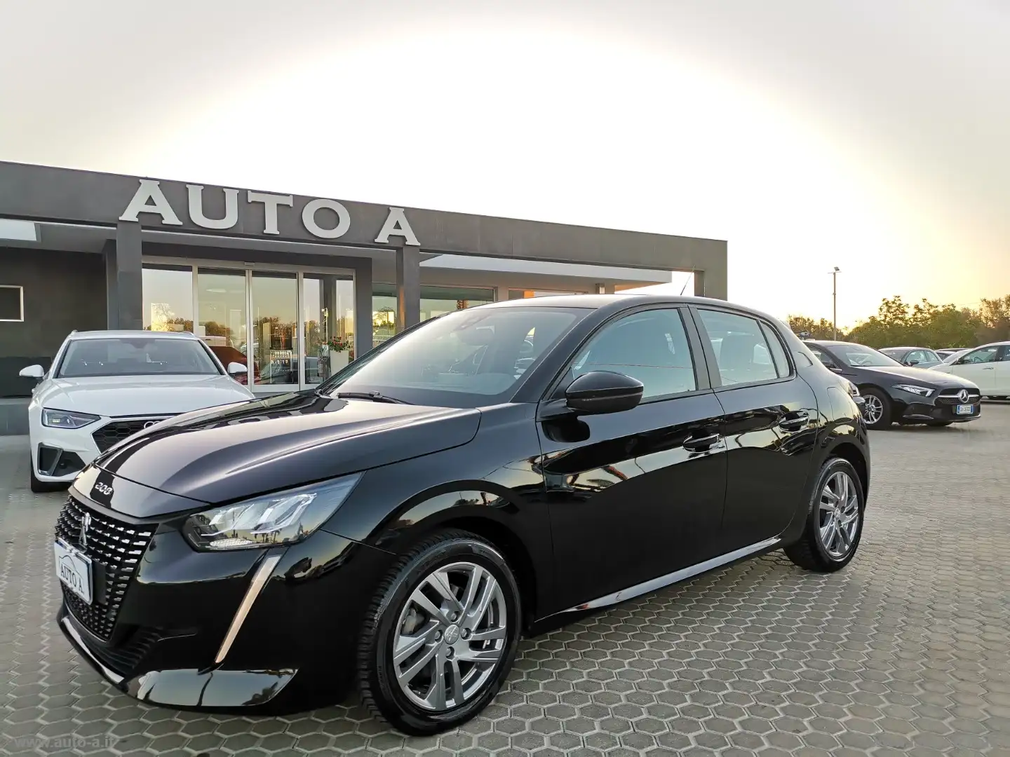 Peugeot 208 BlueHDi 100 S&S 5p. Allure Nero - 1