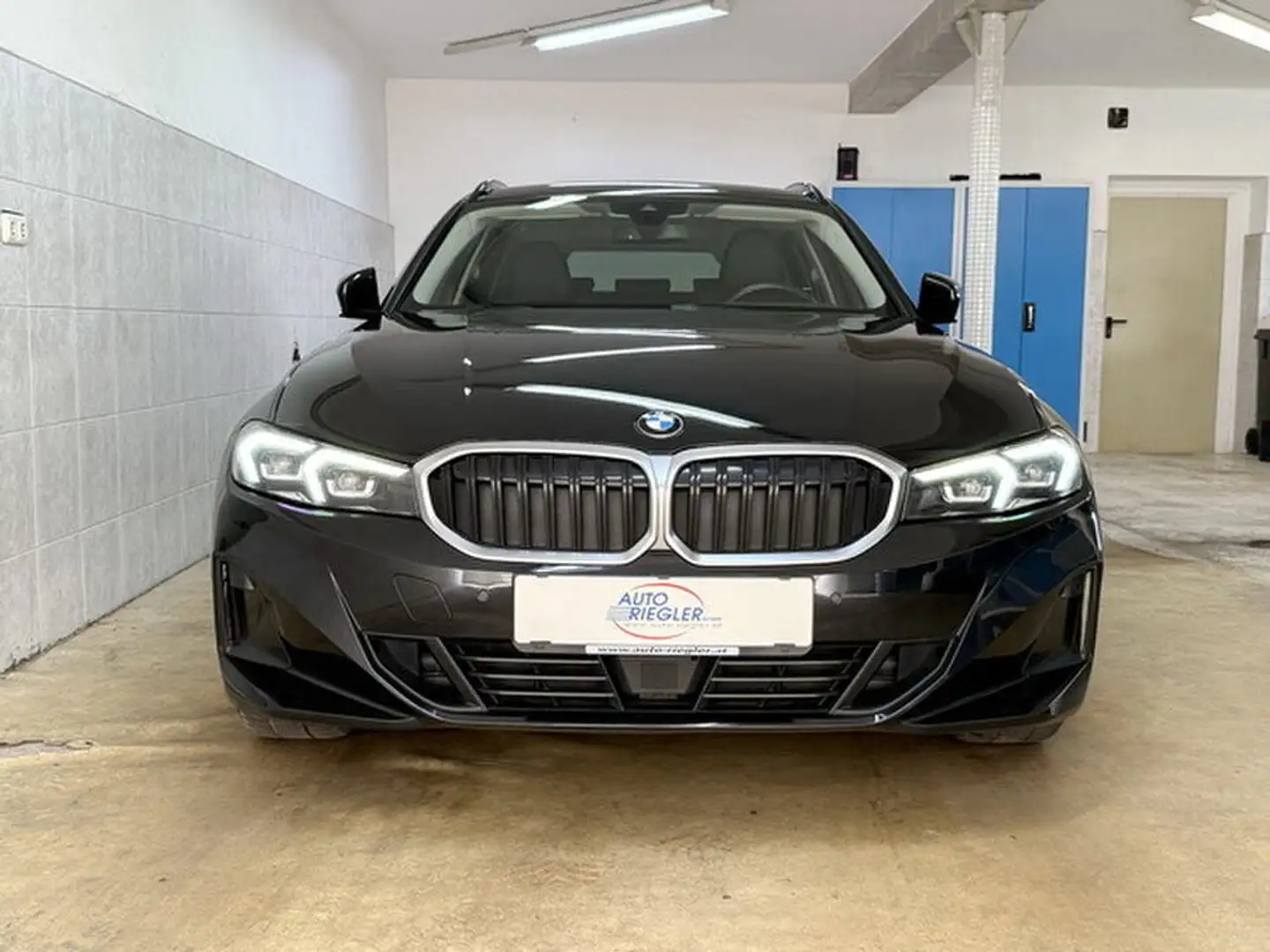 BMW 318 d ''LED-Navi-Curved Display-Sportsitze-AHK'' Schwarz - 2