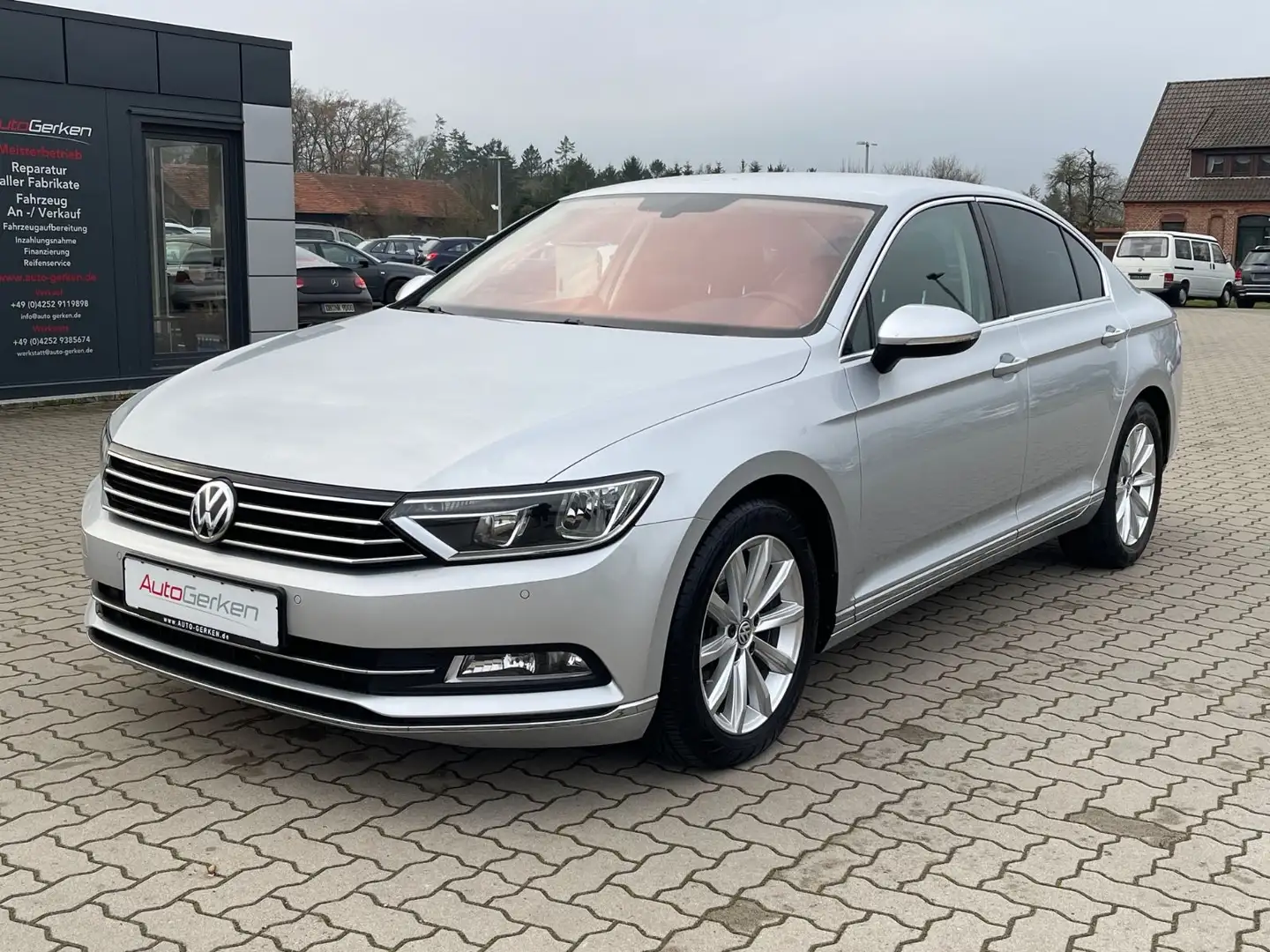 Volkswagen Passat Limousine Highline 2.0 TDI DSG AHK 2HD Silber - 2