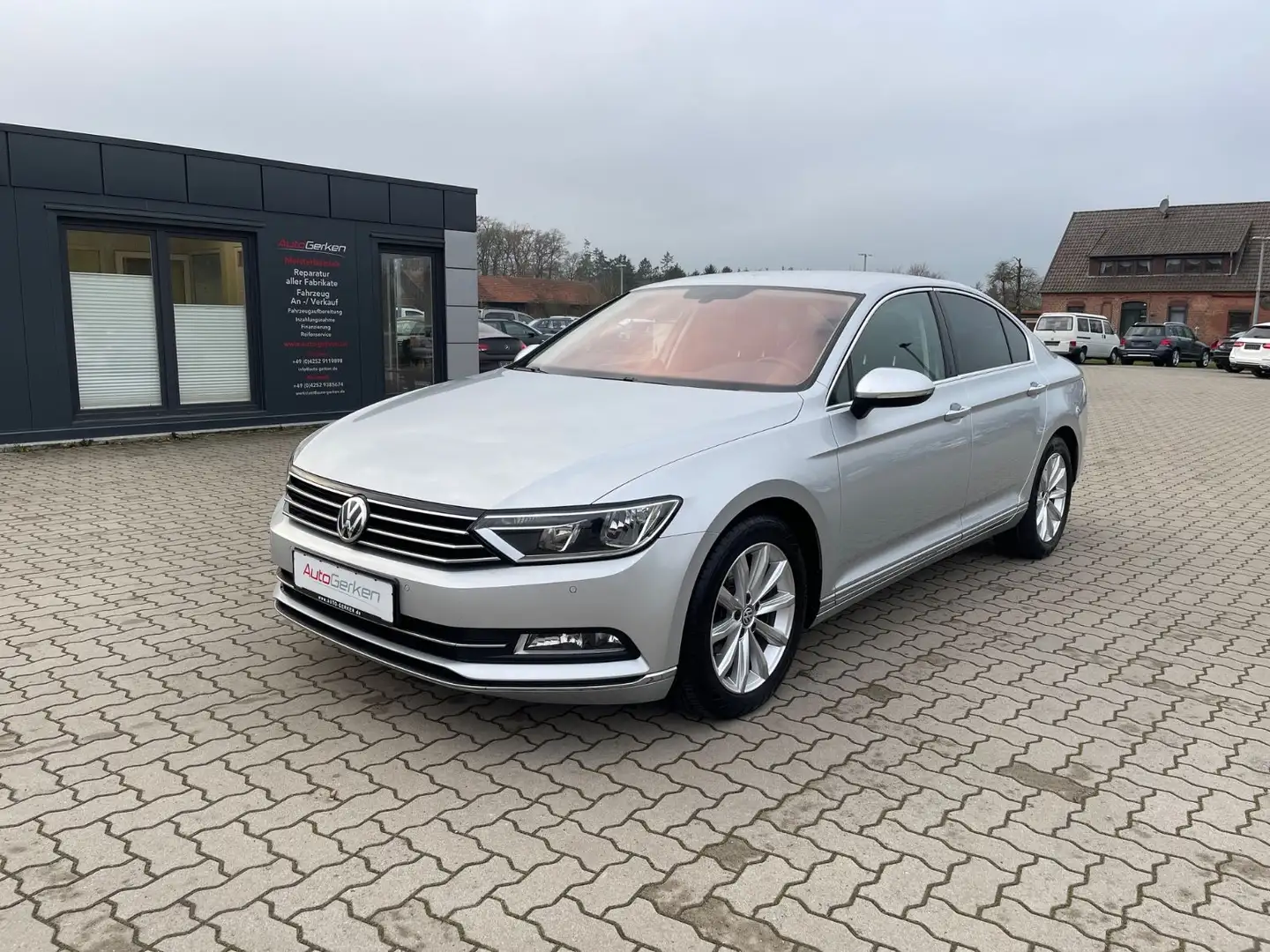 Volkswagen Passat Limousine Highline 2.0 TDI DSG AHK 2HD Silber - 1