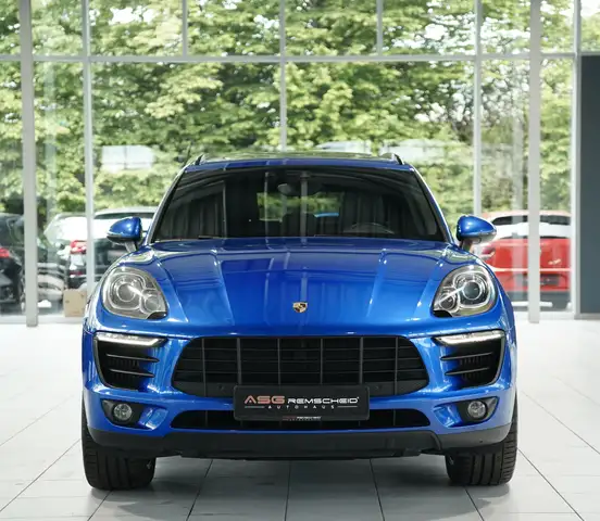 Porsche Macan view 4