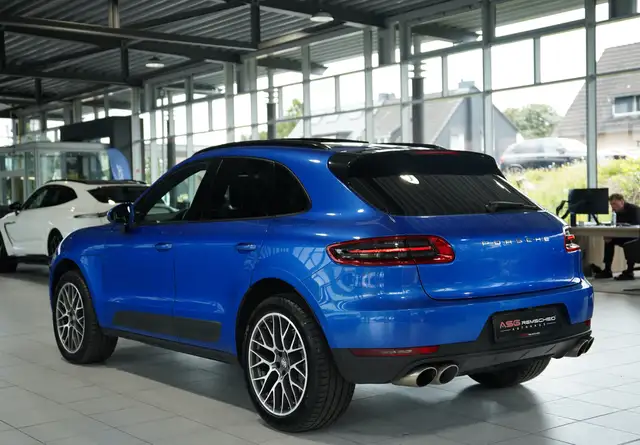 Porsche Macan view 11