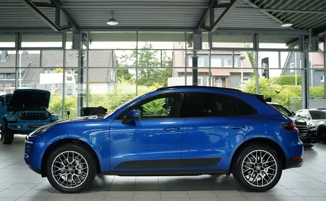 Porsche Macan view 12