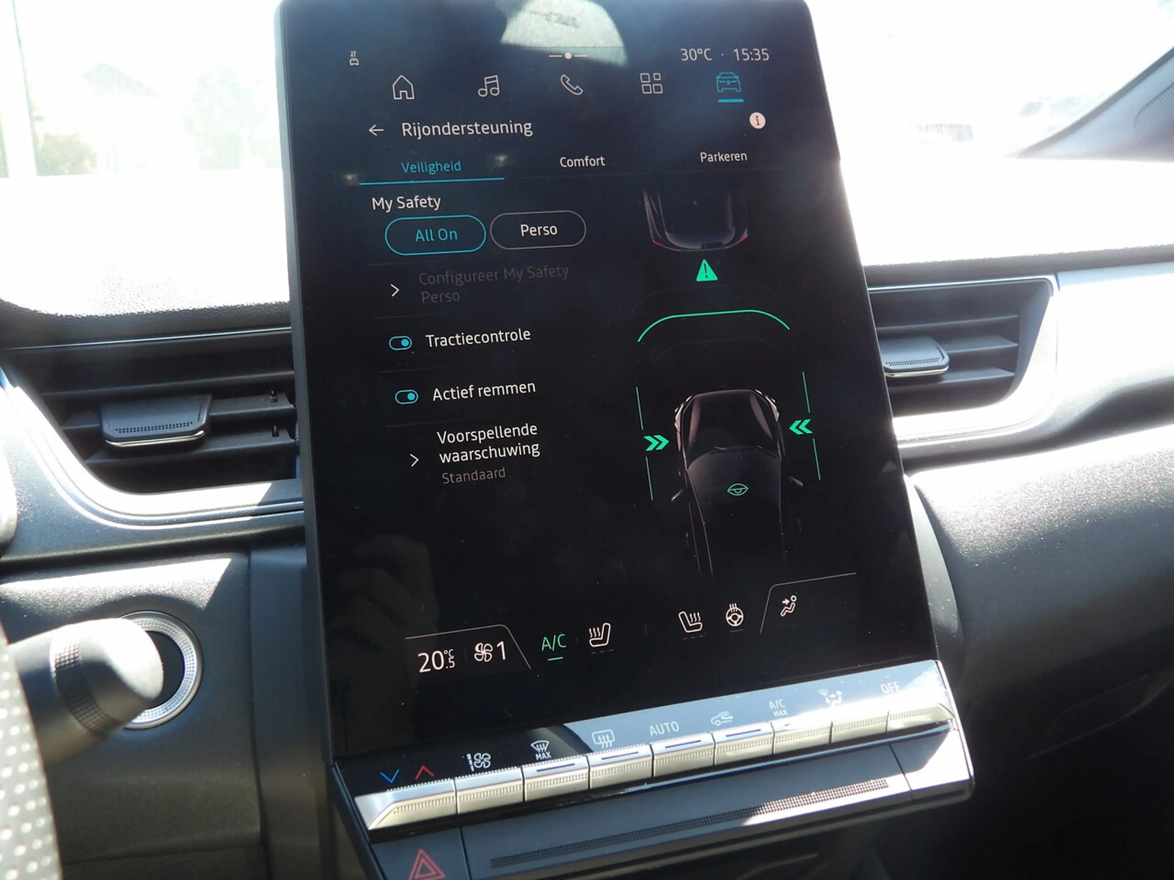 Renault Captur Techno Tce 140 EDC — photo 14
