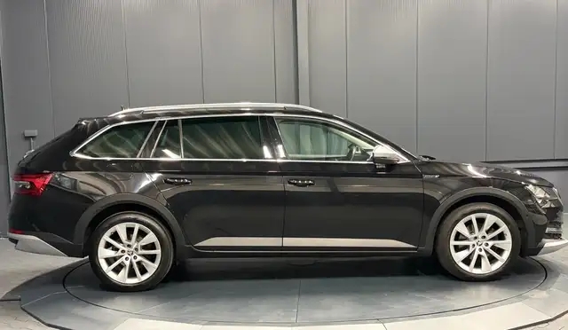Skoda Superb view 9