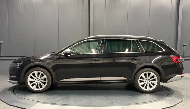 Skoda Superb view 3