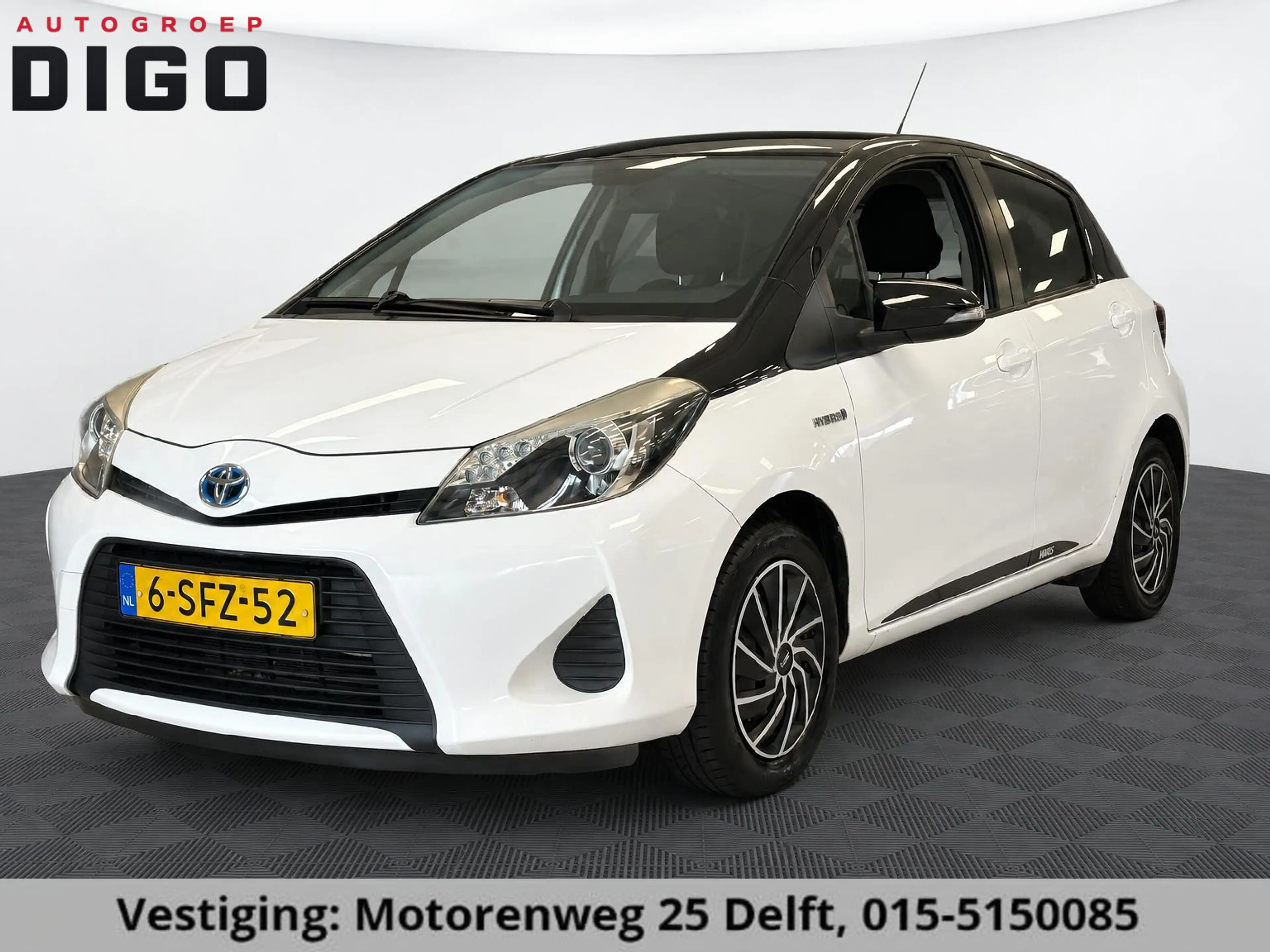 Toyota Yaris 1.5 HYBRID BLACK & WHITE AUTOMAAT 1:25 BI-TONE .CR