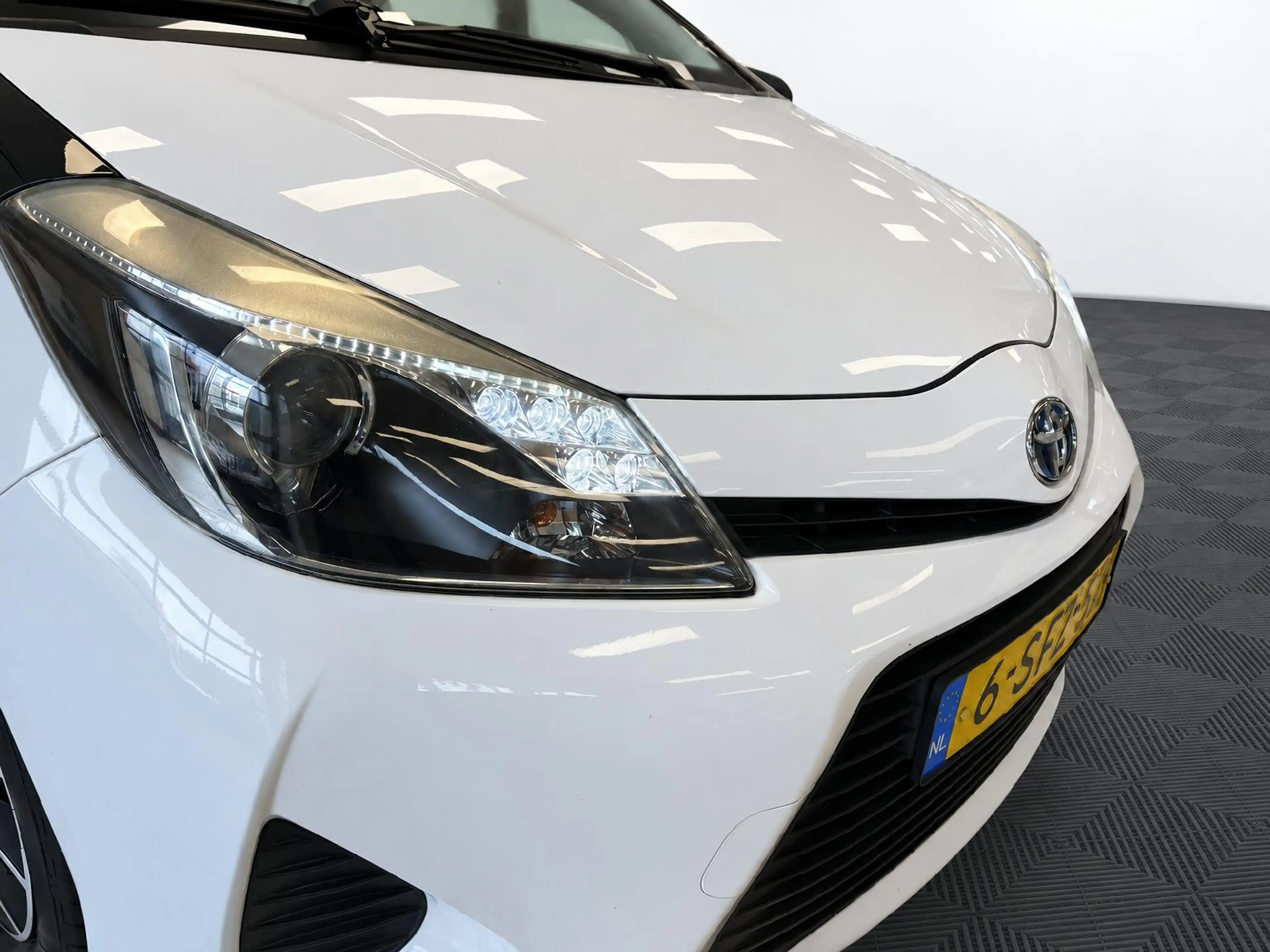 Toyota Yaris 1.5 HYBRID BLACK & WHITE AUTOMAAT 1:25 BI-TONE .CR — photo 20