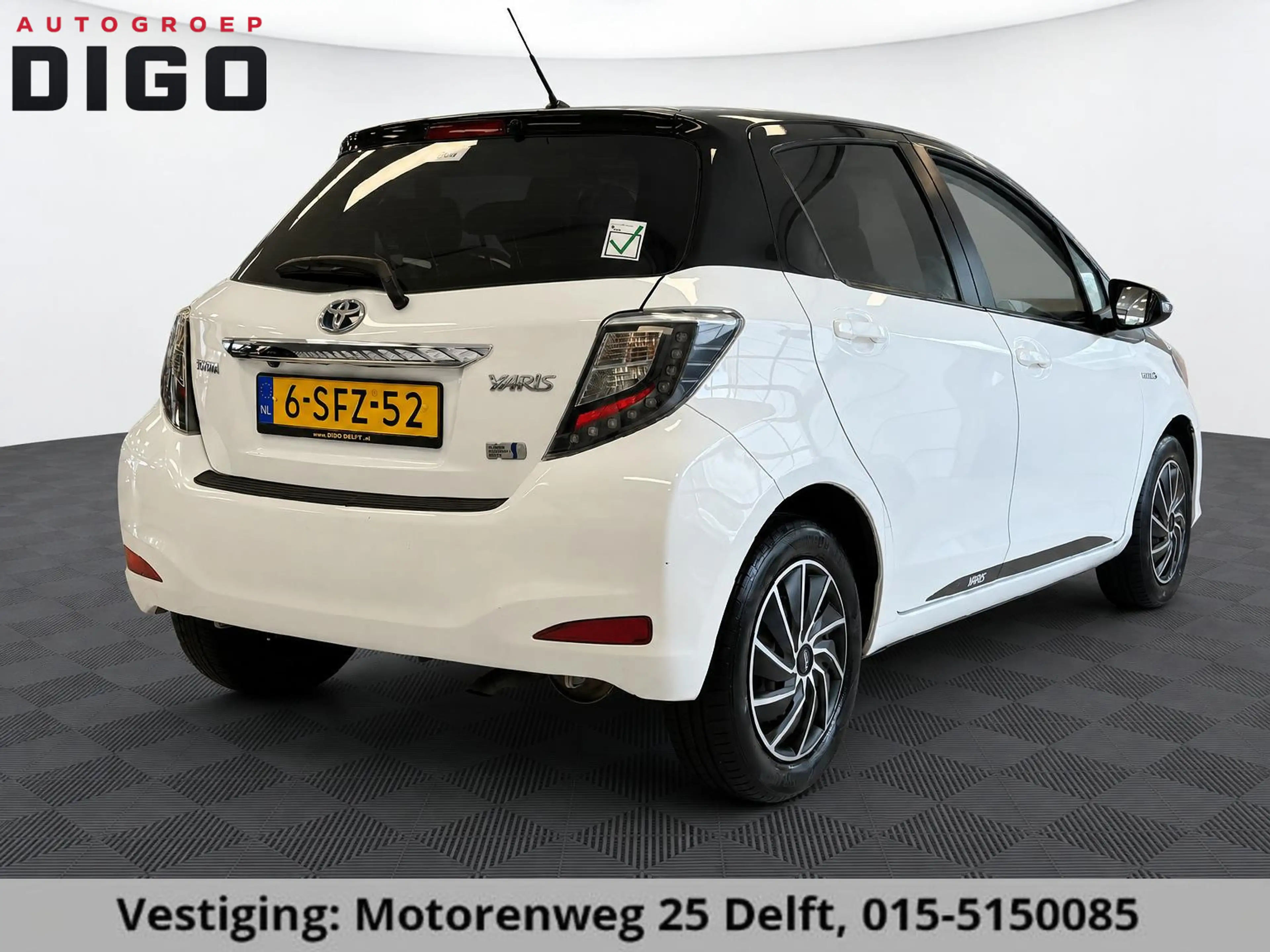 Toyota Yaris 1.5 HYBRID BLACK & WHITE AUTOMAAT 1:25 BI-TONE .CR — photo 4
