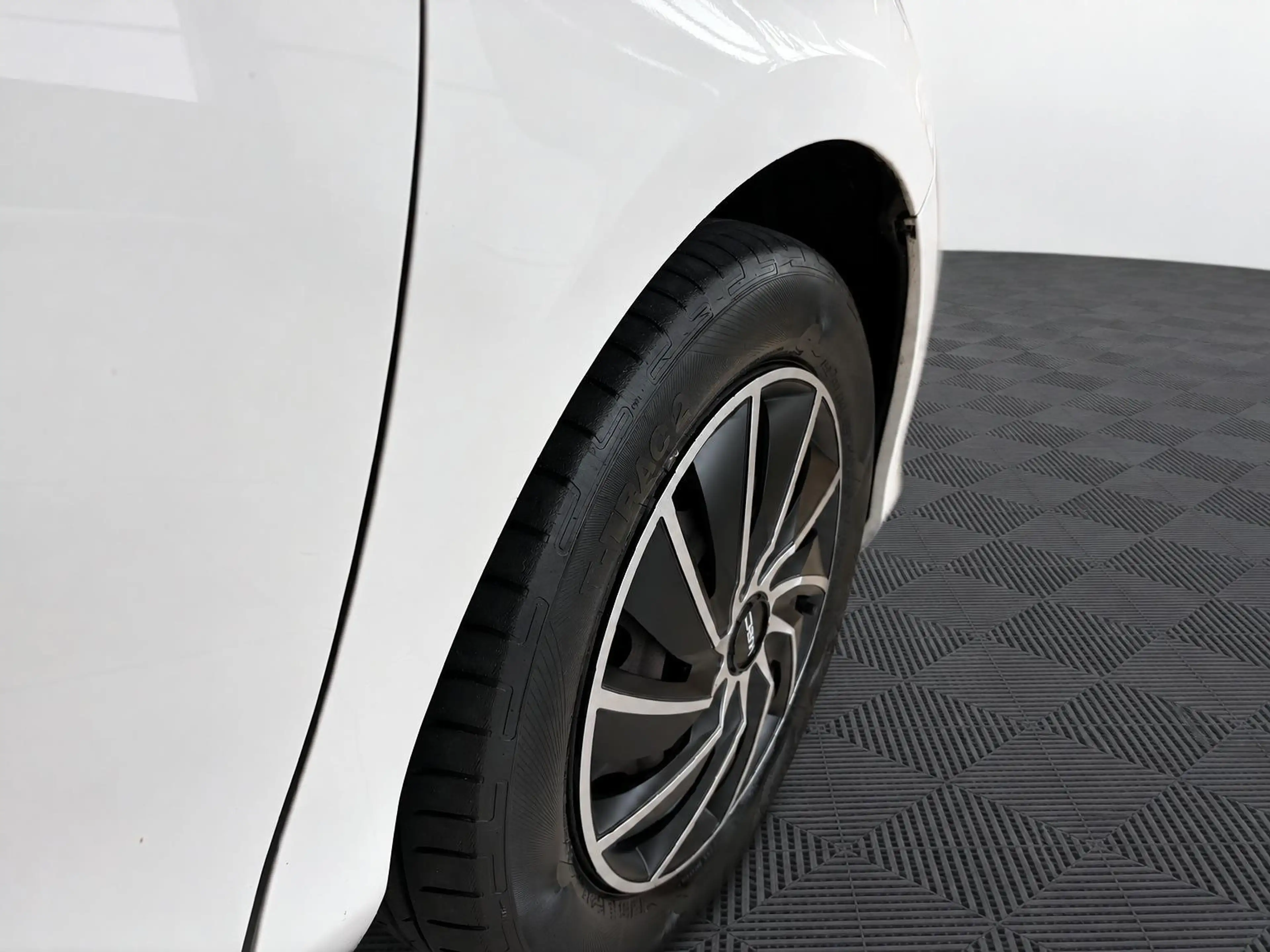 Toyota Yaris 1.5 HYBRID BLACK & WHITE AUTOMAAT 1:25 BI-TONE .CR — photo 21