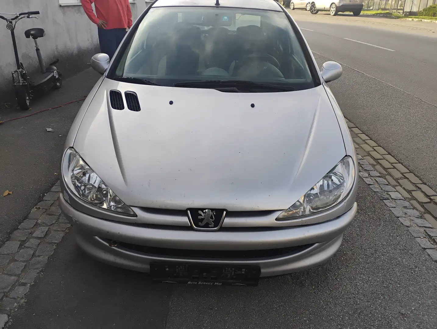 Peugeot 206 206 Junior 1,4 HDI 70 Junior Silber - 1