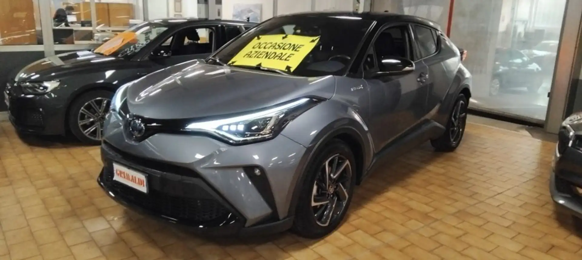 Toyota C-HR 2.0 Hybrid E-CVT Style Gris - 2