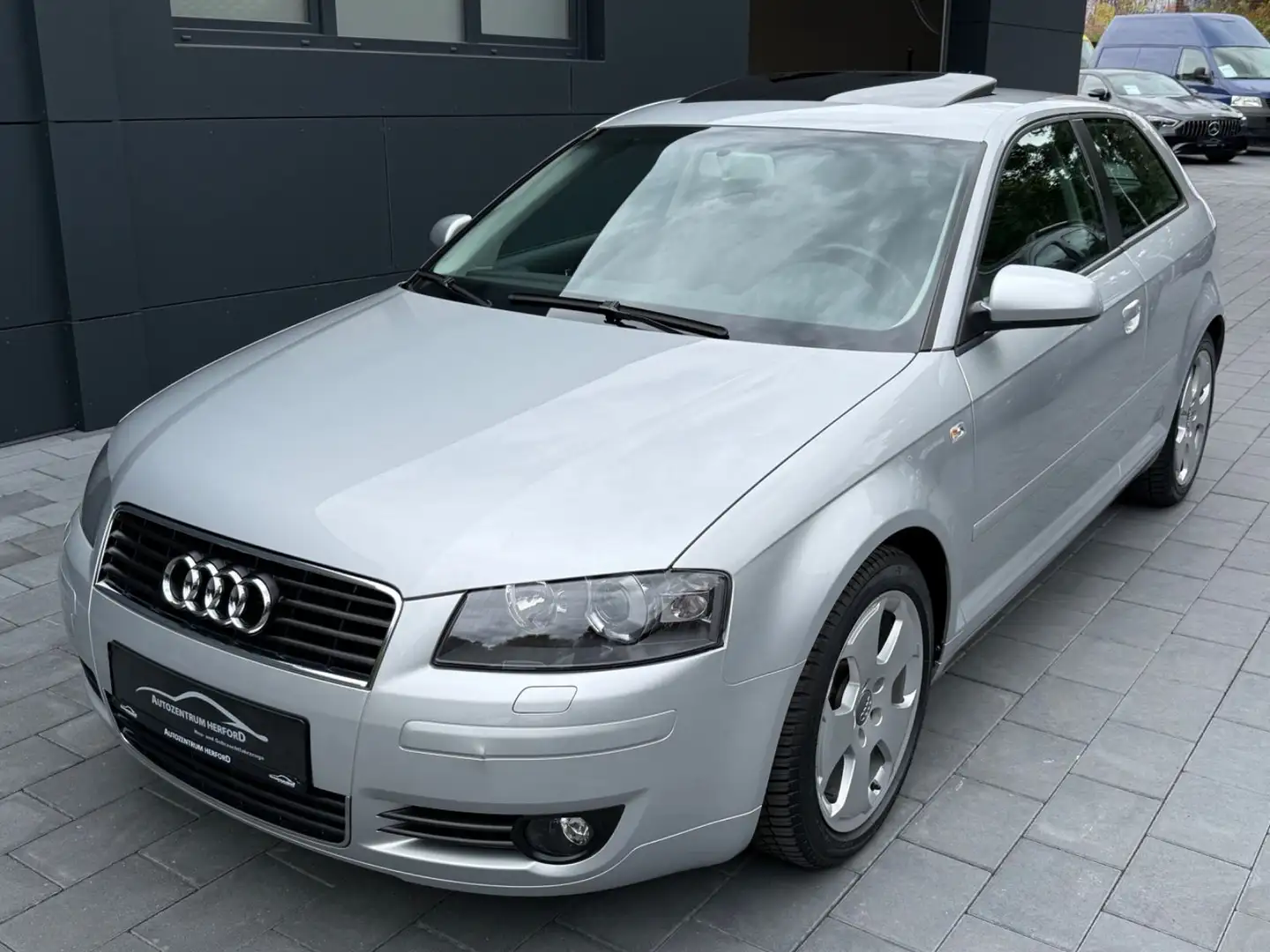 Audi A3 2.0 FSI Ambition Automatik Xenon Klima SSD Silber - 1