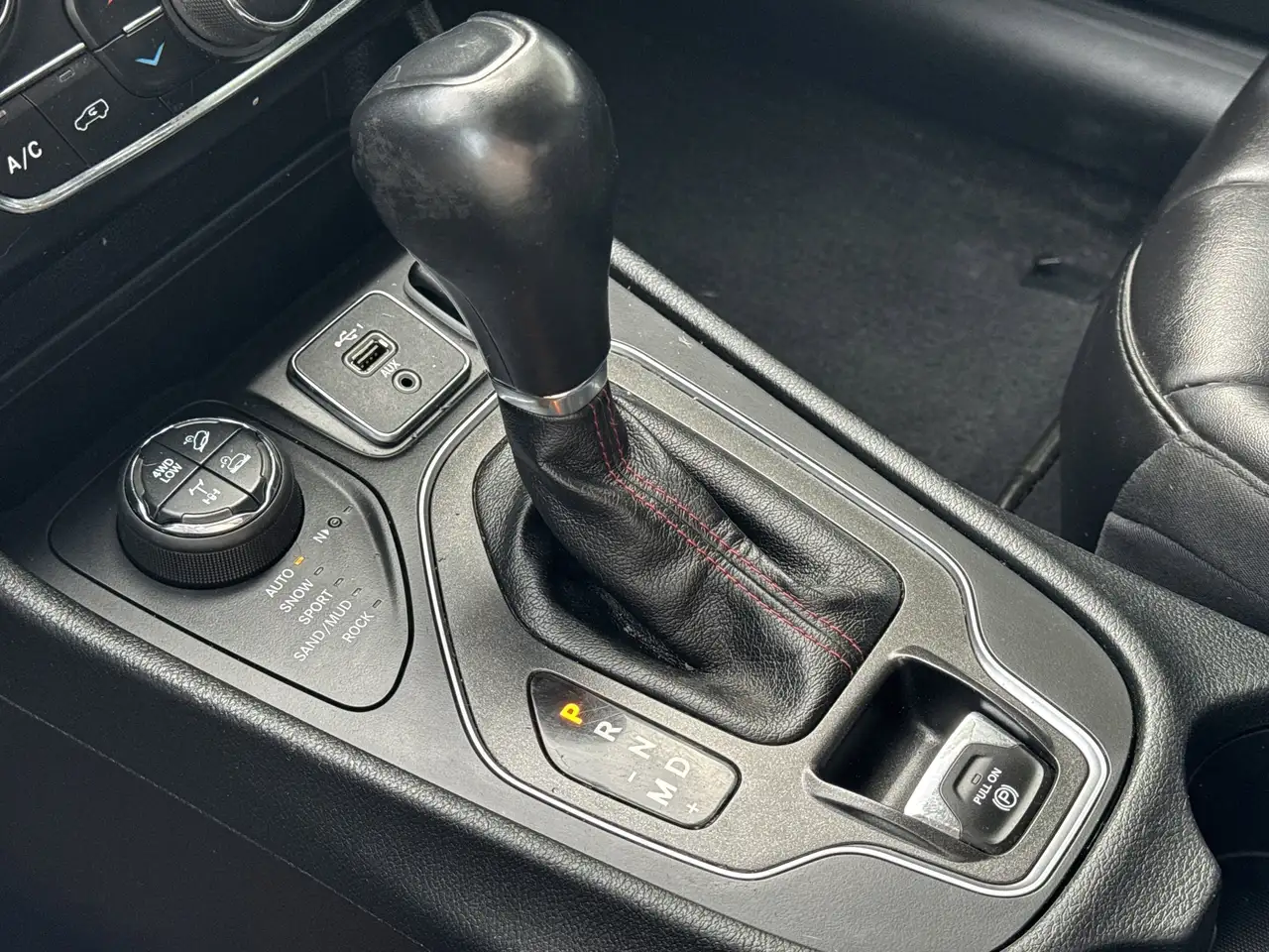 Jeep Cherokee снимка Jeep Cherokee