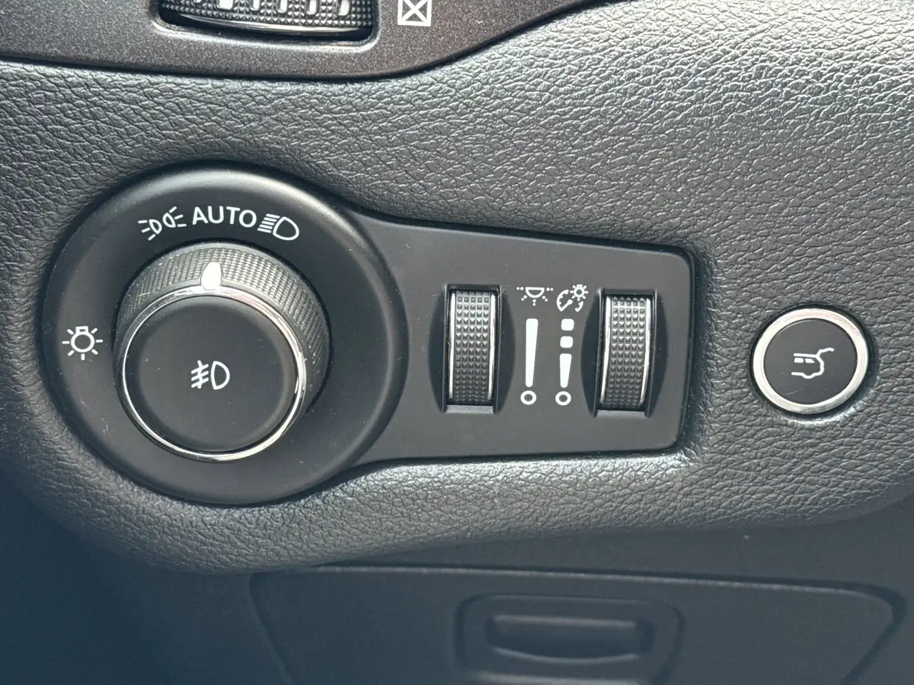 Jeep Cherokee снимка Jeep Cherokee