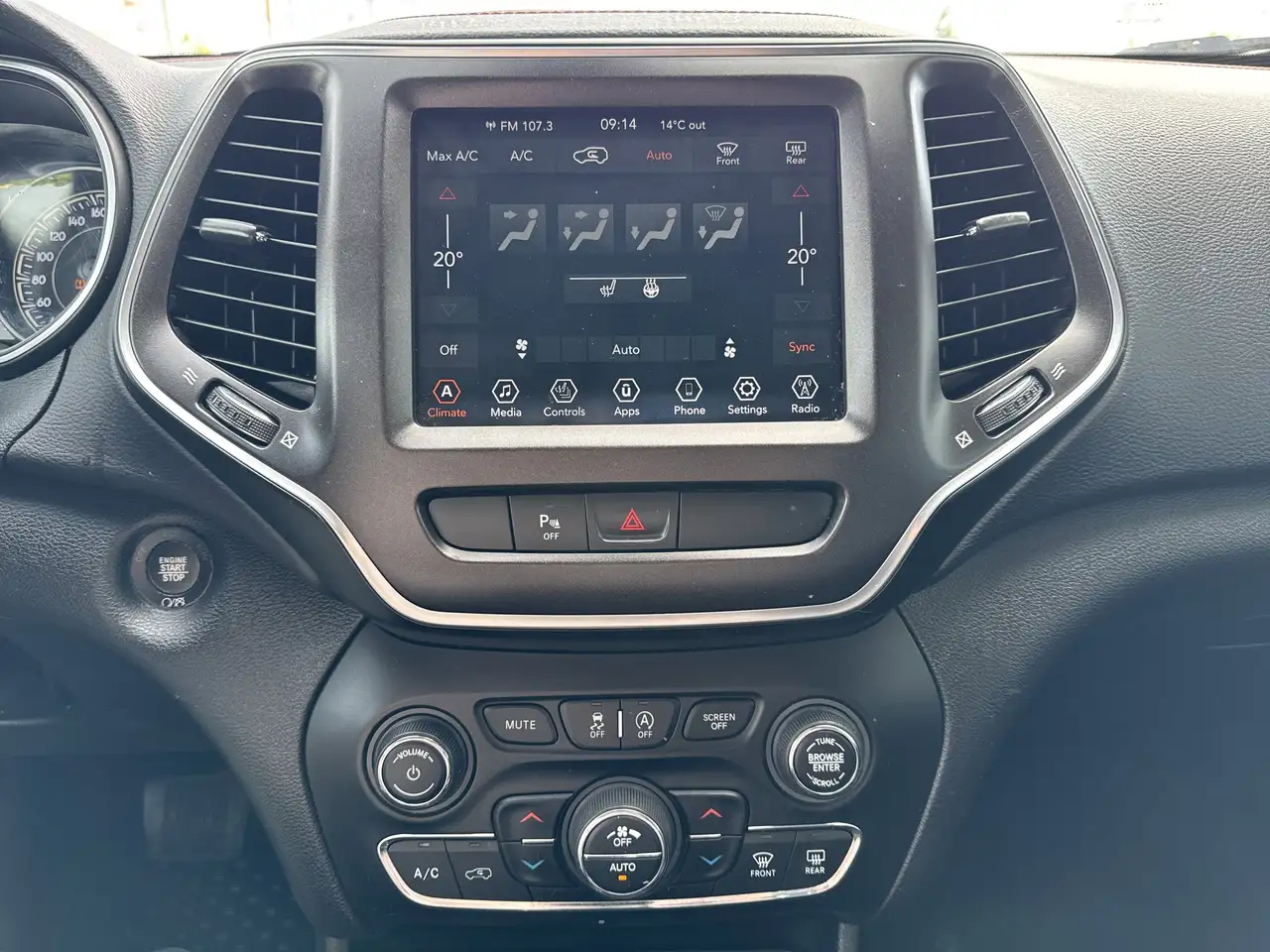 Jeep Cherokee снимка Jeep Cherokee