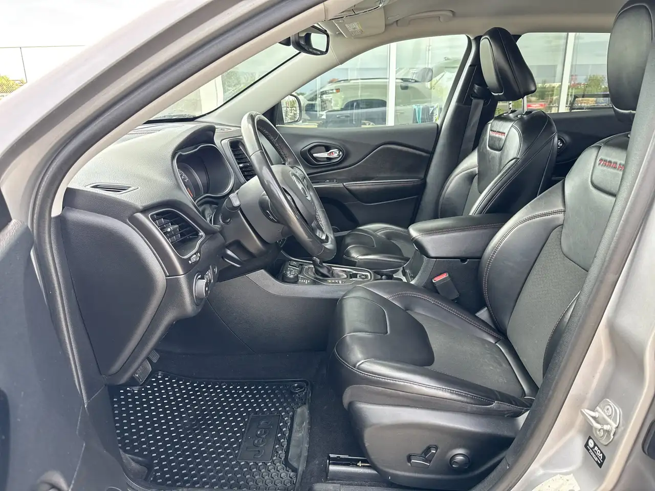 Jeep Cherokee снимка Jeep Cherokee