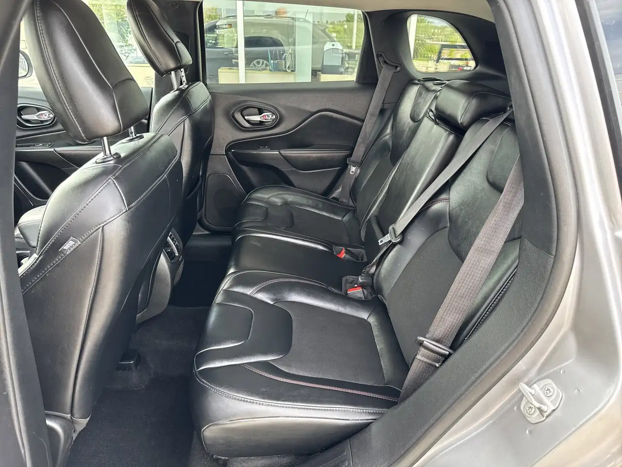 Jeep Cherokee снимка Jeep Cherokee