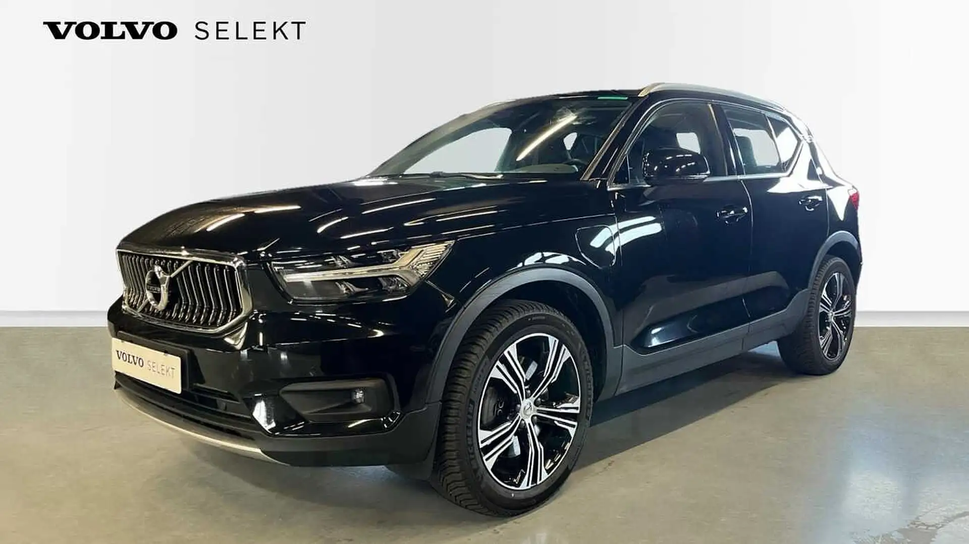 Volvo XC40 Inscription Expression | T4 PHEV Zwart - 1