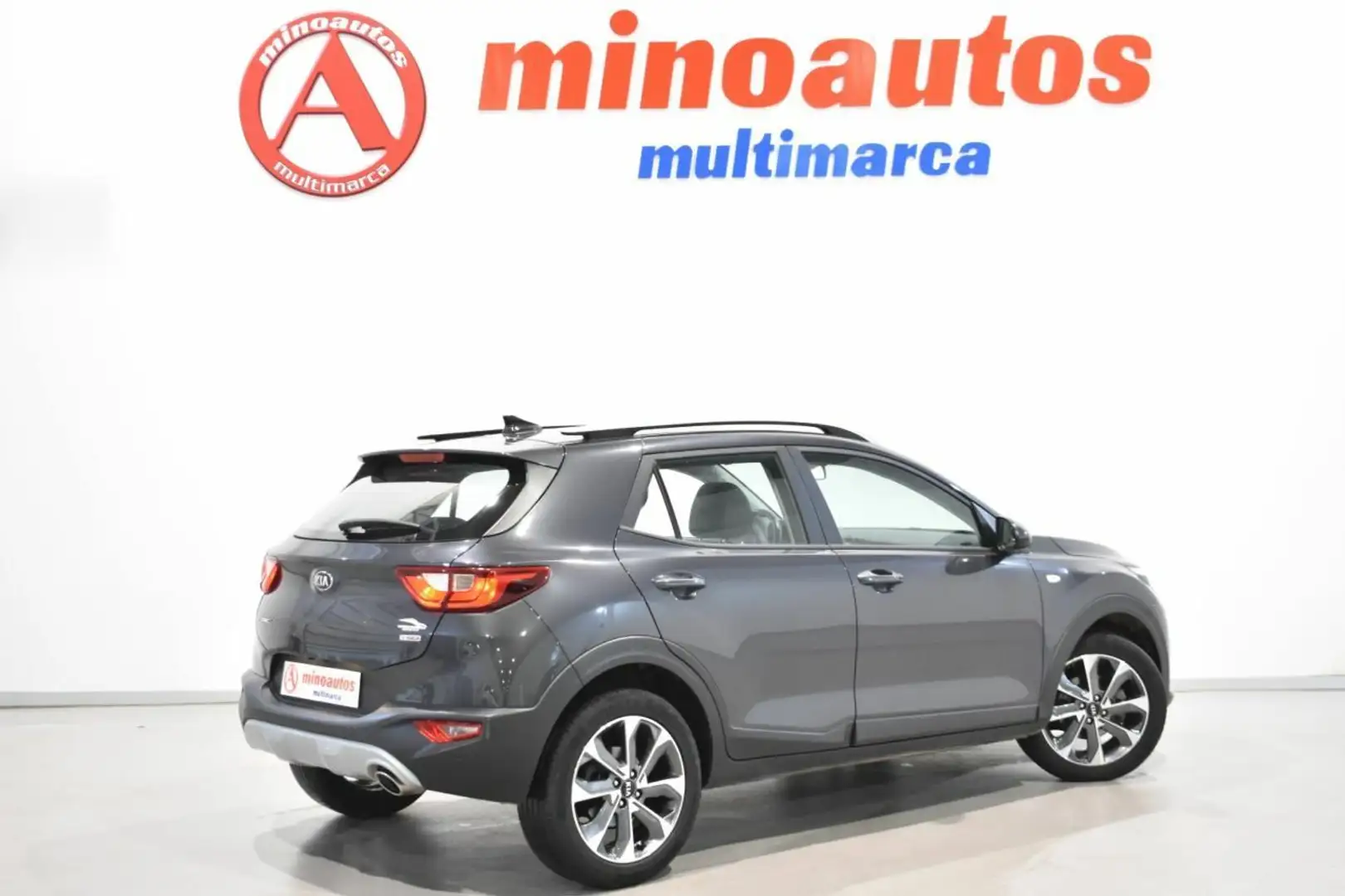 Kia Stonic 1.0 T-GDI MHEV 100 CV ACTIVE Gris - 2
