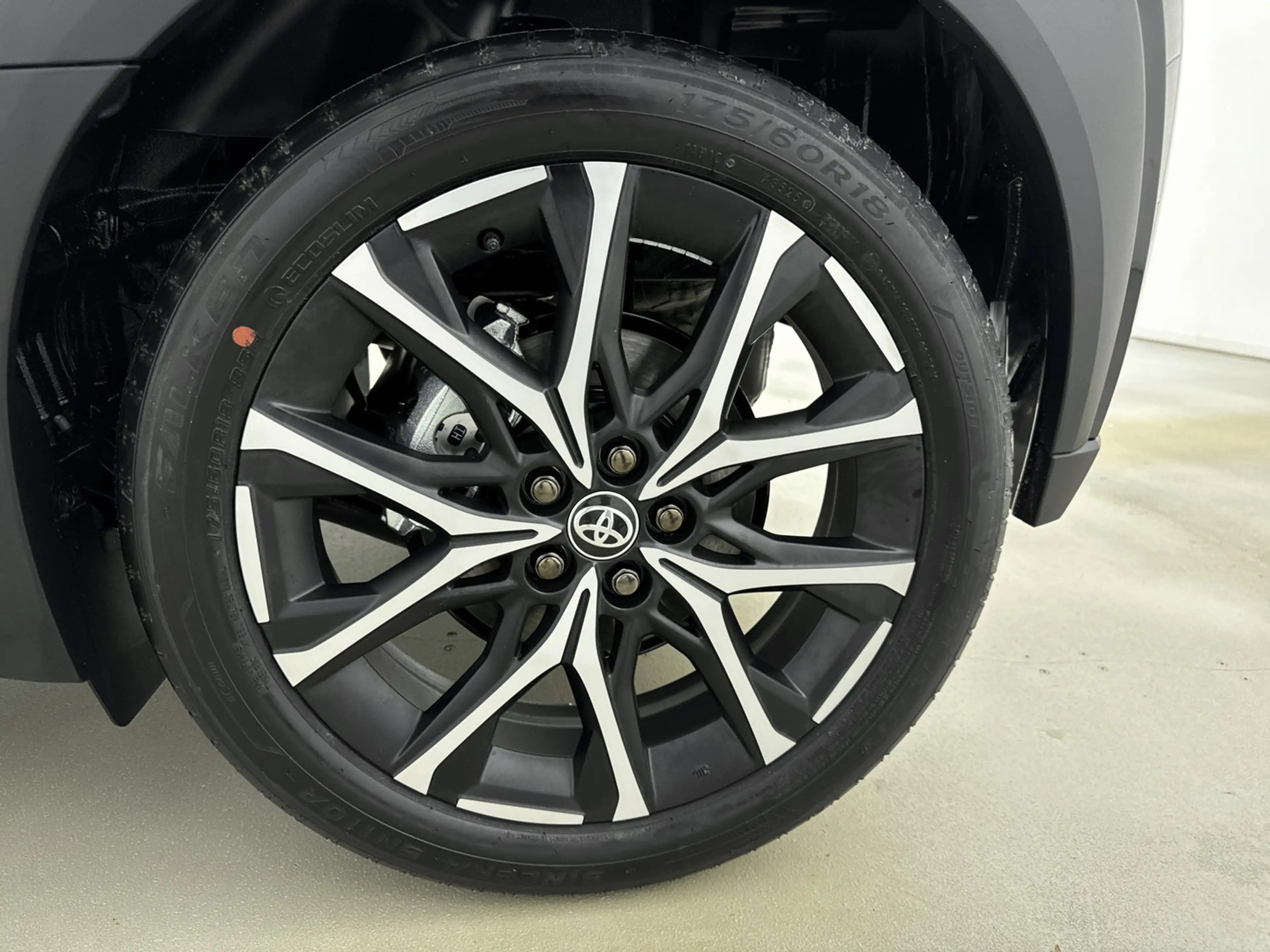 Toyota Aygo X Hybrid 115 GR Sport — photo 10
