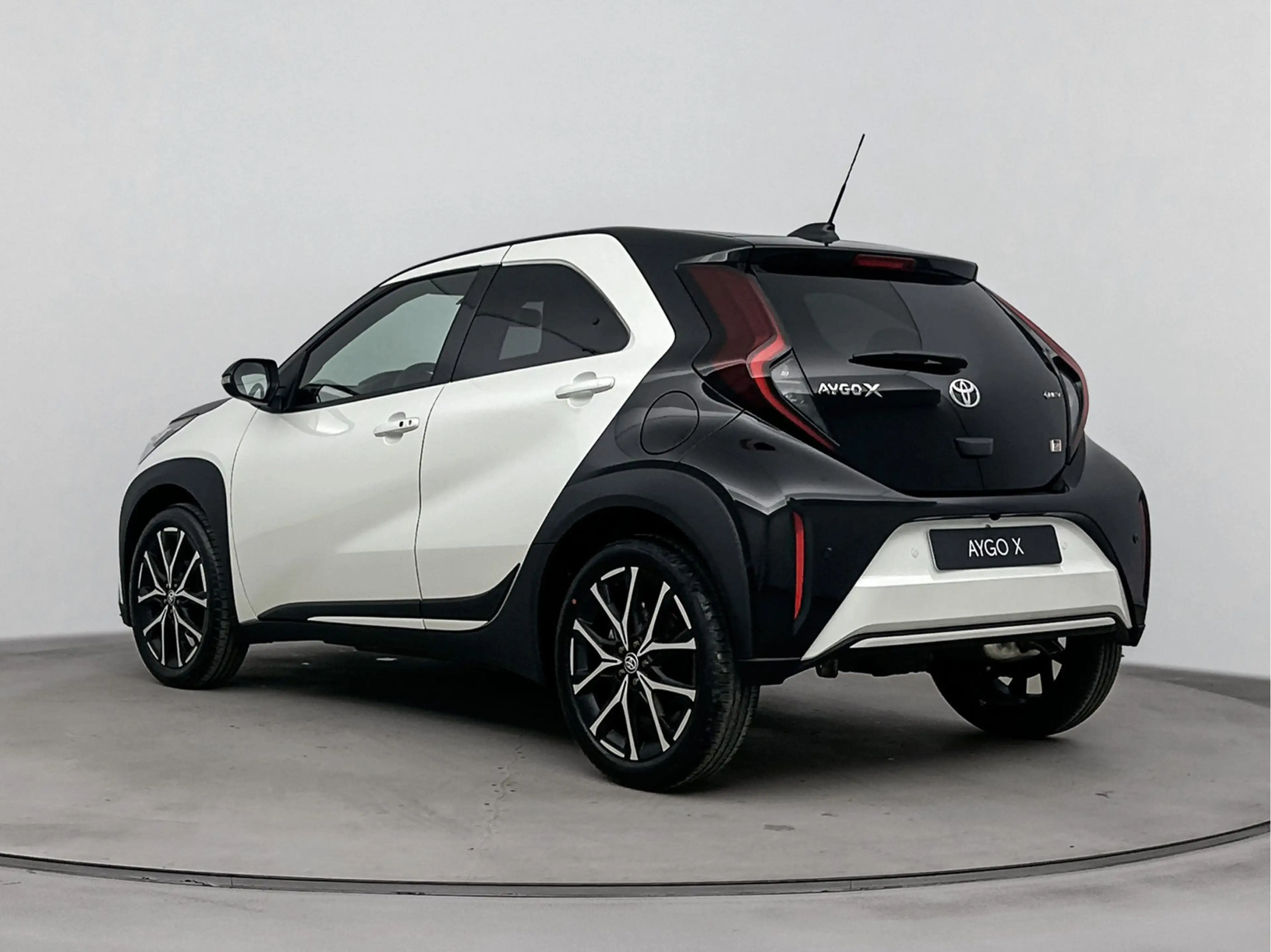 Toyota Aygo X Hybrid 115 GR Sport — photo 4