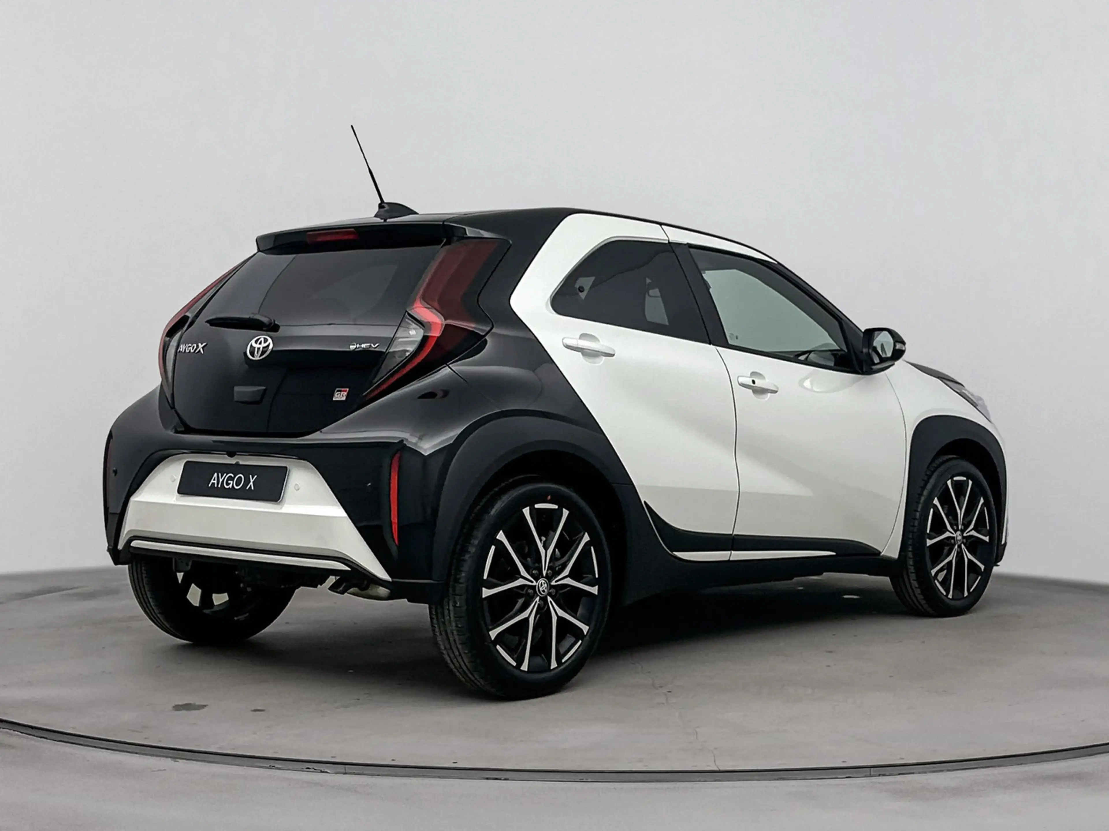 Toyota Aygo X Hybrid 115 GR Sport — photo 2