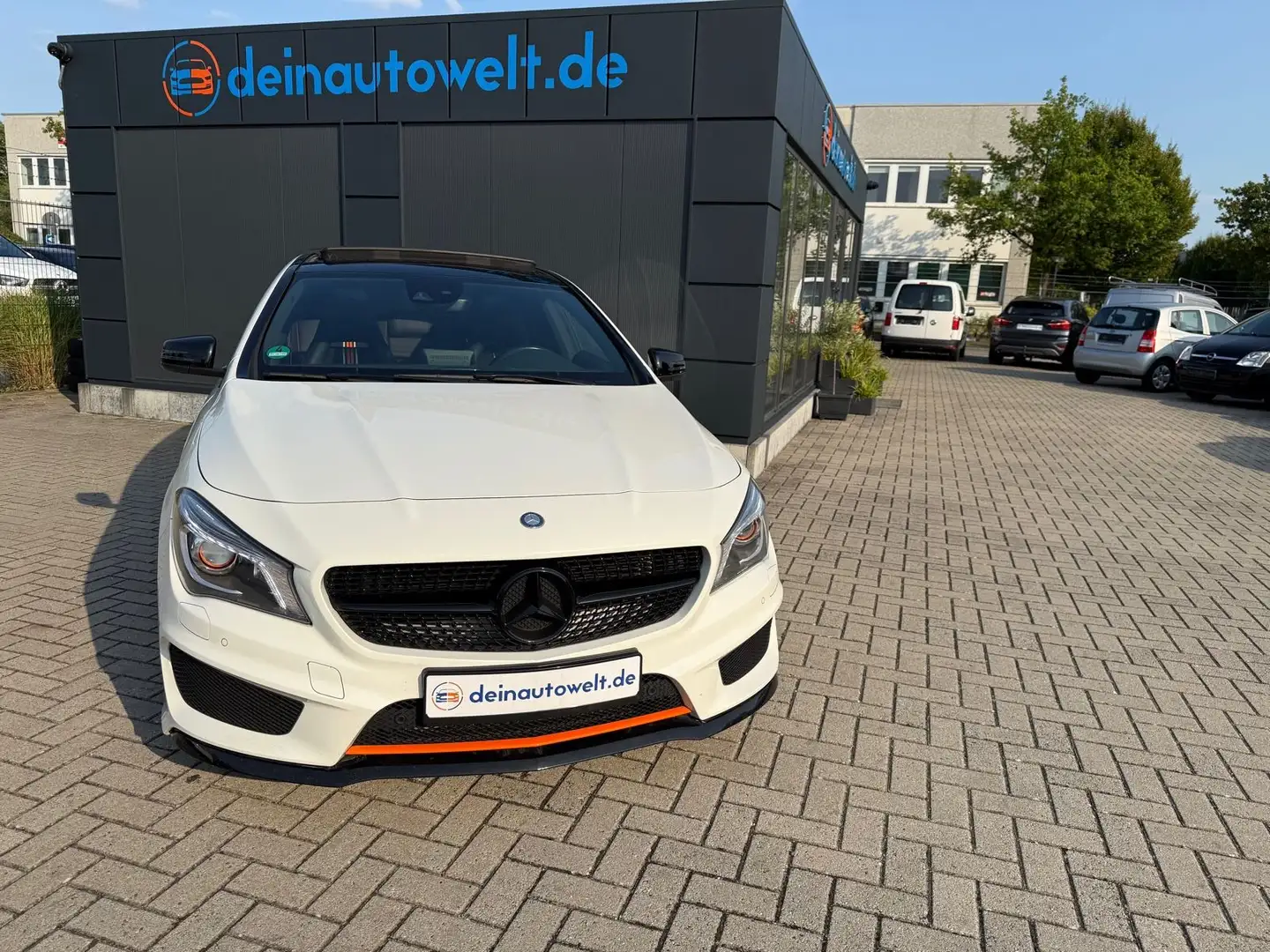 Mercedes-Benz CLA 200 Shooting Brake Orange Art Ed*Panorama Weiß - 2