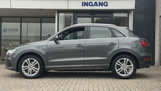 Audi Q3 view 4