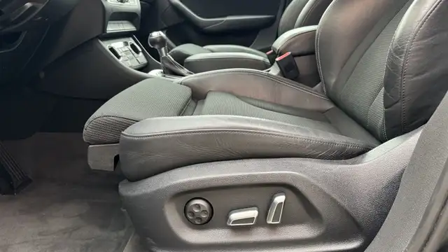 Audi Q3 view 8