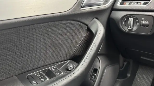 Audi Q3 view 16