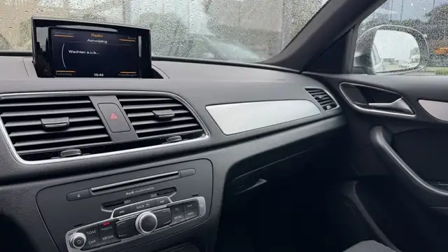 Audi Q3 view 15