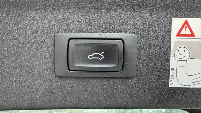Audi Q3 view 11