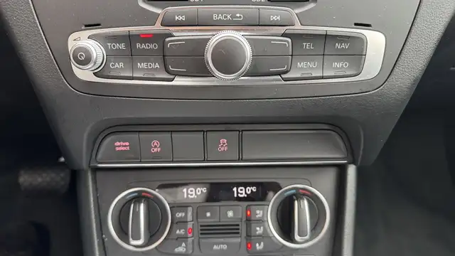 Audi Q3 view 14