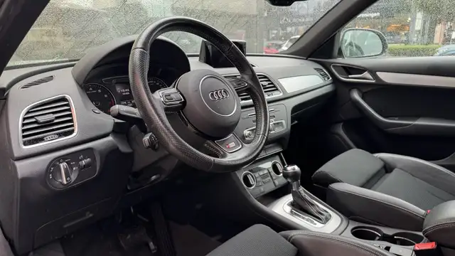 Audi Q3 view 6