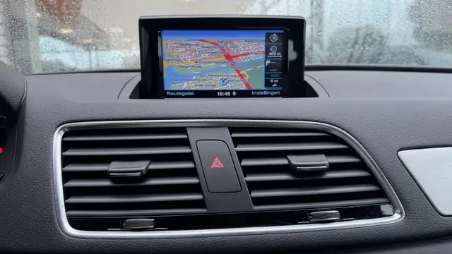 Audi Q3 view 13