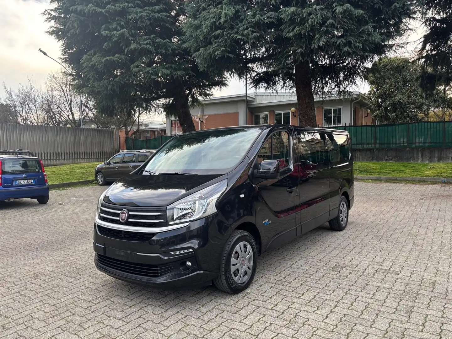 Opel Vivaro Talento 1.6 TwinTurbo MJT 145CV **8 POSTI *NAVIGAT Noir - 2