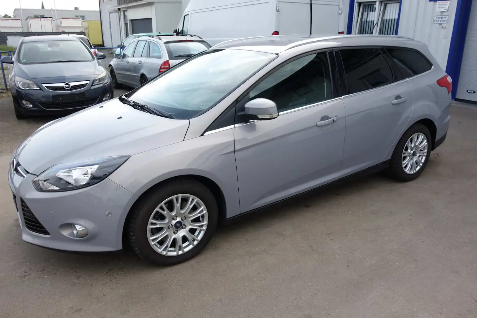 Ford Focus Turnier 1,6 Titanium mit Optischen Mängeln Silber - 1
